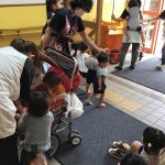 乳児クラスの子もバギーに乗って避難しました。