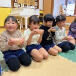 抹茶をいただきました。「苦いけど美味しい」と言い、子ども達は喜んでいました。