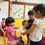 大好きなお友達からお誕生カードを渡してもらいました。