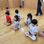 しっかりと背筋を伸ばし、集中して取り組むことができました。みんなの気持ちが真っすぐお泊まり保育に向かっているように感じました。