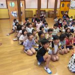 みんなで元気よくクイズに答えていました。