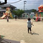職員がさすまたや護身スプレーを持って対応に向かいました。