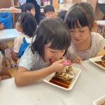 お肉やおにぎりもたくさん食べました。子ども達は大喜びでした。