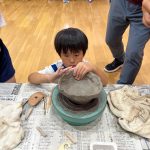 焼いたときに割れないように、丁寧に仕上げています。
