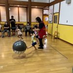 最近子ども達が大好きな、転がしドッチボールをしました。