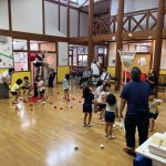 保護者の方と一緒に遊んで、子ども達は嬉しそうにしていました。参観に来て頂き、ありがとうございました。