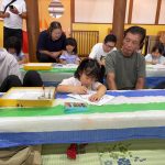 何色にするか悩みながら塗っていました。