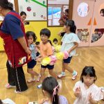 ９月生まれのお友達を、お花の列車で迎えに行きました。