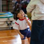 最後は保護者の方と一緒に「笑うんだWA」を踊りました。