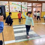 左右の確認やしっかり右手を上げながら、上手に渡ることができました。