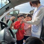 パトカーの車内を見学させて頂きました。子ども達は大喜びでした。