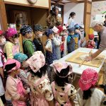 最初に手順の説明を聞きました。子ども達は真剣に聞いていました。