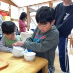 先生たちにも杜仲茶を振舞いました。