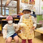 音楽に合わせて、楽しく振っていました。