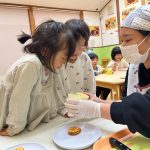 生クリームが固まって、バターが完成しました。