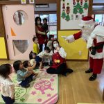 みんなの歌が聴こえたのか、サンタさんが来てくれました。