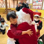 サンタさんに抱きしめてもらいました。