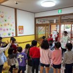 最後にお礼を伝えてお別れしました。また来年も、みんなのところに来てくれると良いですね。