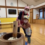 園児も先生も嬉しそうについていました。