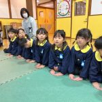 最初に綺麗なお辞儀の仕方を教えて頂きました。