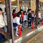 訓練後に水消火器の訓練も行いました。