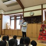 紙芝居や「いかのおすし」という語呂を使い、不審者について行ってはいけないことを学びました。