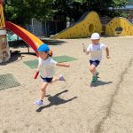 園庭でリレーをしました。高浜キッズこども園のお友だちのことも、名前を呼んで応援していました。