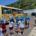 今日は一緒にたくさん遊び、交流が終わりました。次回はお泊まり保育での役割決めをします。もうすでに楽しみにしている子どもたちでした。