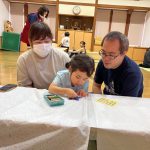 家族の方と一緒に制作遊びをしました。
