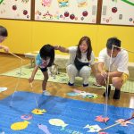 お母さんと協力して釣っていました。