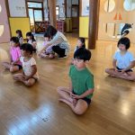 背筋もしっかりと伸びていて、年長児らしいとても立派な姿でした。
