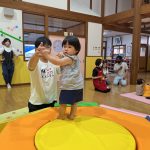 家族の方と一緒に遊んで、子ども達も嬉しそうでした。参観に来て頂き、ありがとうございました。