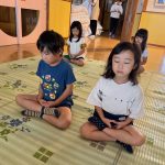 朝も坐禅をしました。子ども達も慣れてきて、より姿勢良く座れてしました。