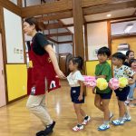 ６月生まれのお友だちをお花の列車で迎えに行きました。
