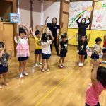 盆踊り「ピカチュウ音頭」と「ハム太郎音頭」を踊りました。
