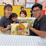 保護者の方と一緒に作り、嬉しそうにしていました。