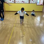こあら組は初めて縄跳びを使いました。