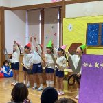 大道具や小道具なども、子ども達が考えて作りました。