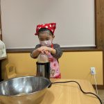 ミルサーを使って大豆を細かく砕きました。