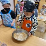 砂糖と一緒に混ぜてきな粉が完成しました。