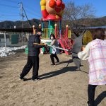 子どもを守る職員と、不審者の対応をする職員に分かれて、素早く対処しました。