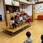 4人のお友達がステージに揃いました。