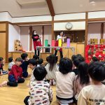 手品も見ました。子ども達はとても驚いていました。