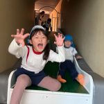 最高の表情で滑り台を楽しんでいました。