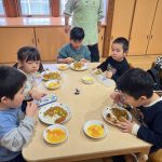 色々なお話をしながら、給食の時間を楽しみました。