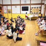 みんなでお誕生日の歌を歌ってお祝いしました。