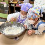 まずはホットケーキを作りました。