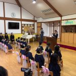 園長の祝辞です。姿勢を正して、しっかり聞くことができていました。